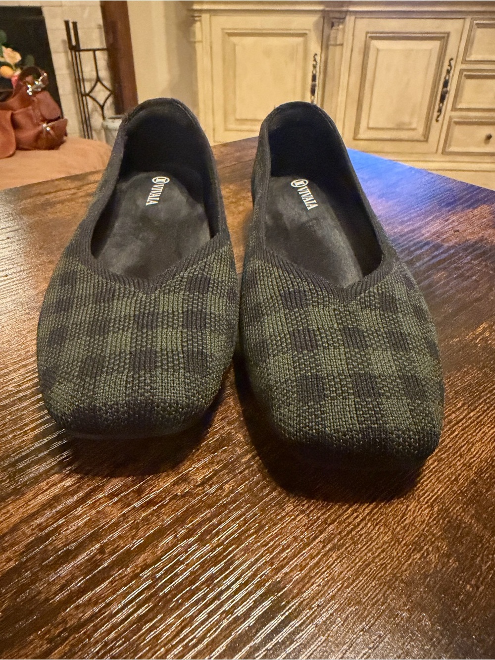 Square-Toe V-Cut Flats (Margot 2.0) Olive Green & Black Plaid size 36.5